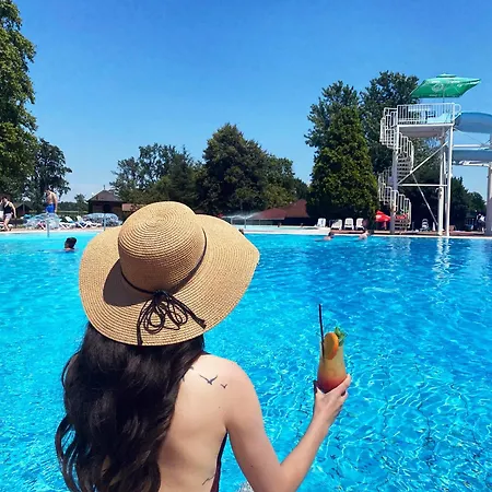 Terme - Hotelsko Naselje Zeleni Gaj 3* Banovci
