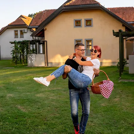 Terme - Hotelsko Naselje Zeleni Gaj Banovci